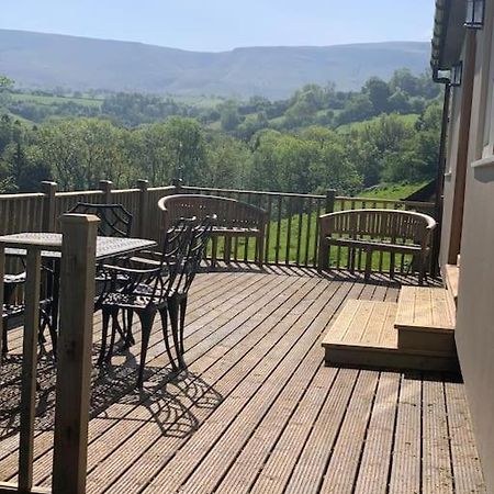 Cottage With Outstanding Views Velindre  エクステリア 写真