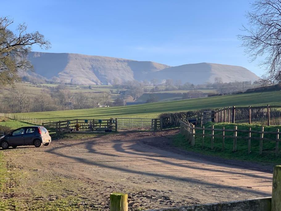 Cottage With Outstanding Views Velindre  エクステリア 写真