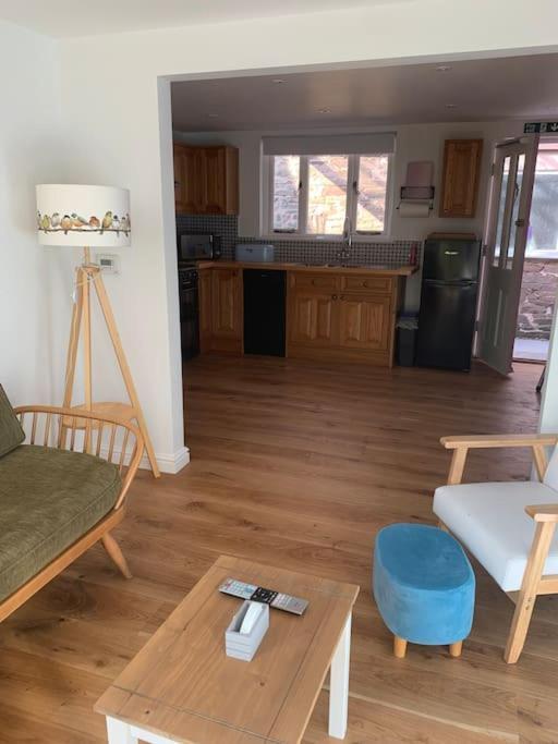 Cottage With Outstanding Views Velindre  エクステリア 写真